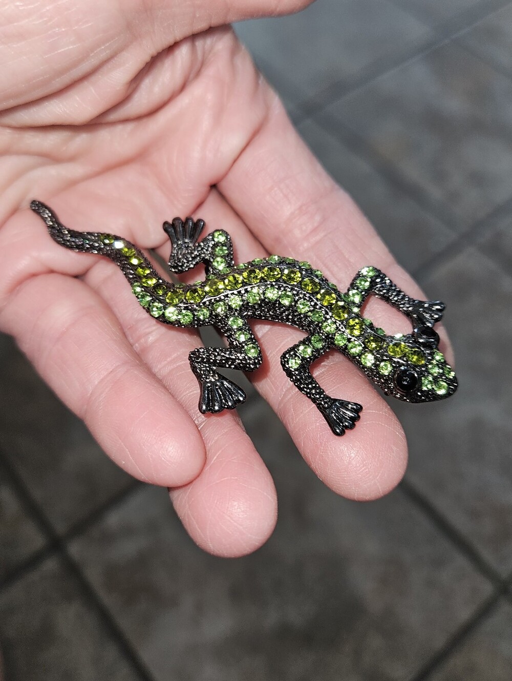 Green Crystal Lizard Brooch Pin - Sparkling Geometric Accent